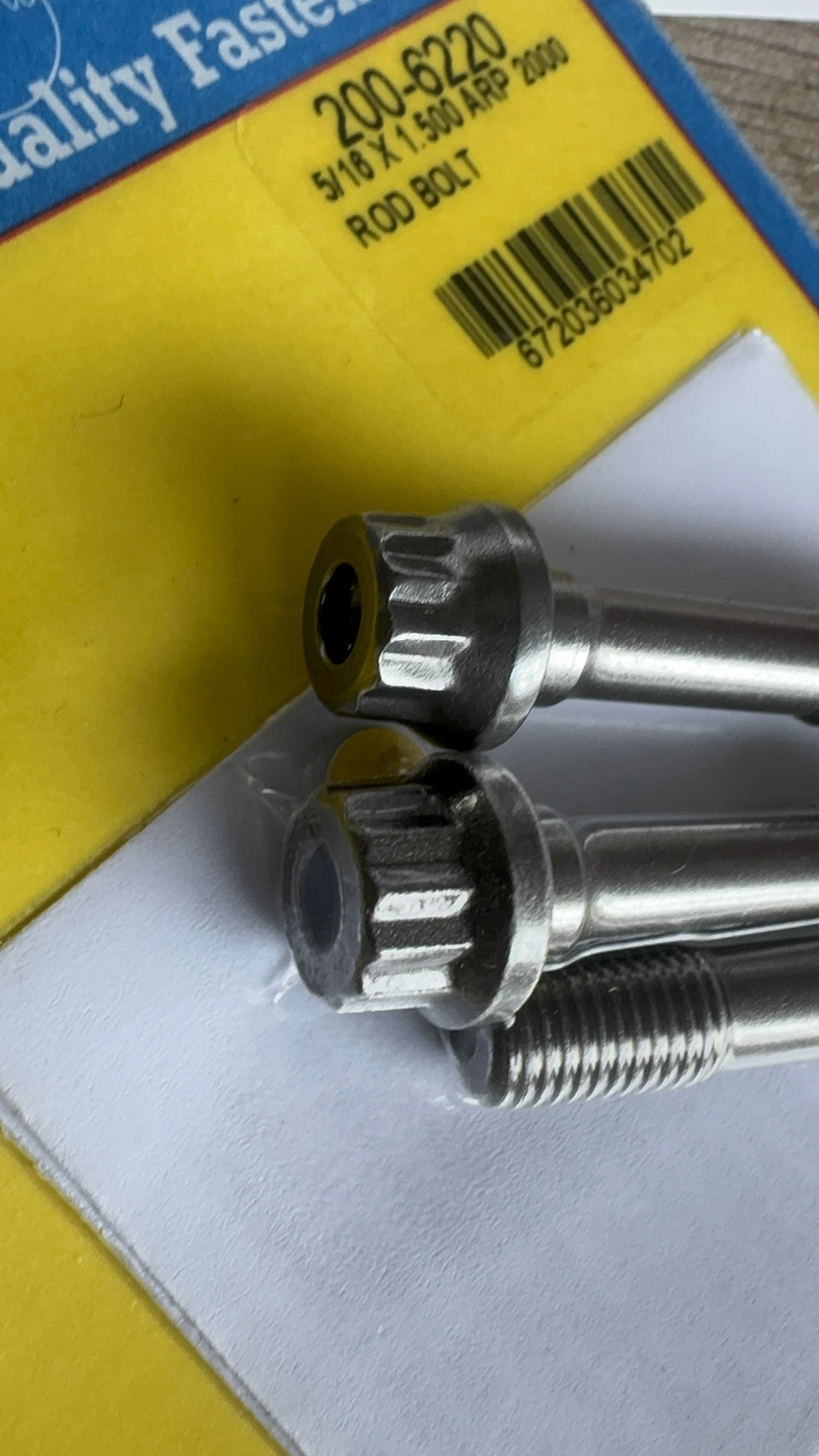 Connecting rod bolt comparison